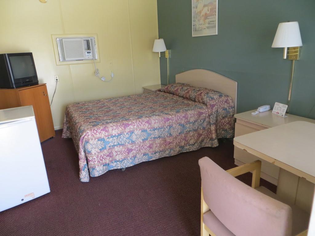 Travelers Inn Okeechobee Quarto foto