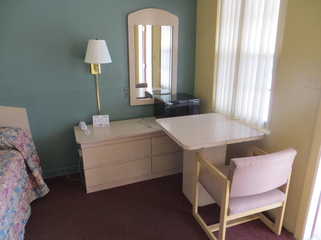 Travelers Inn Okeechobee Quarto foto